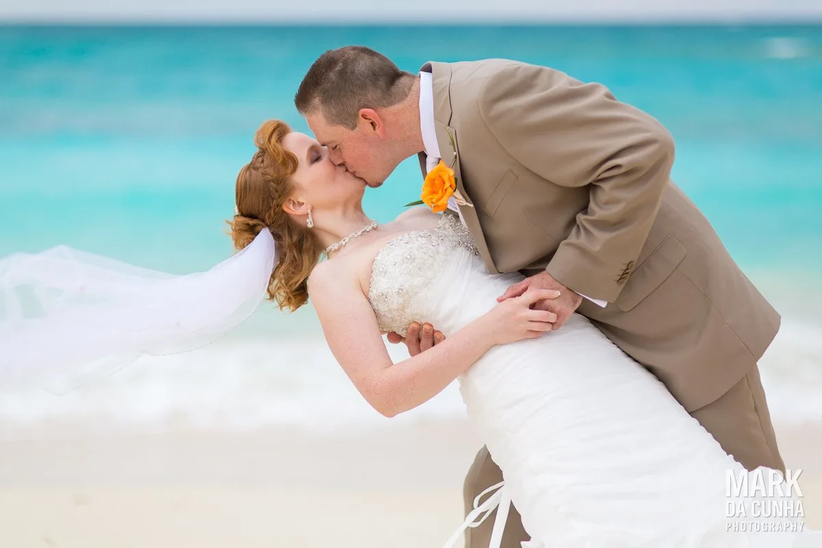 Atlantis Kiss The Bride Wedding Photography Bahamas Wedding Photographer